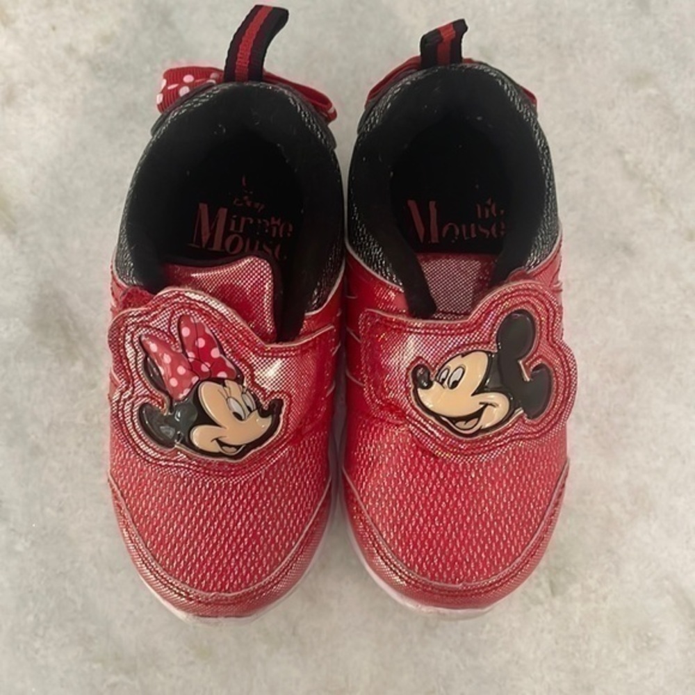 Disney Jr Minnie Light up shoes size 6